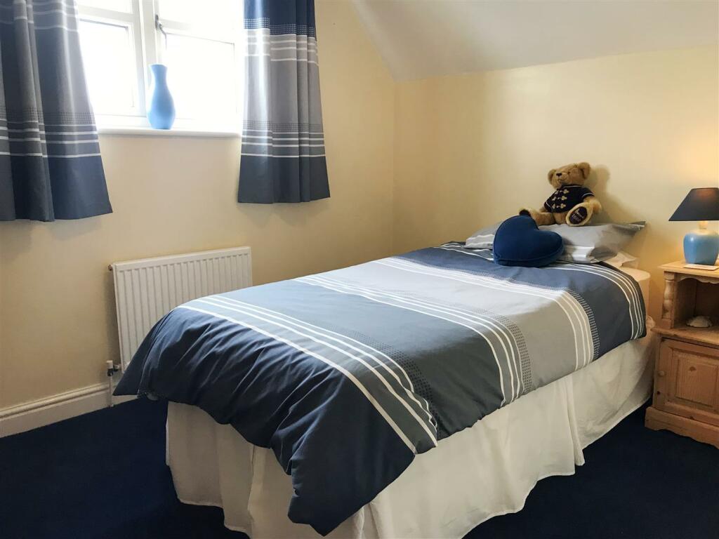 Bed 5.JPG