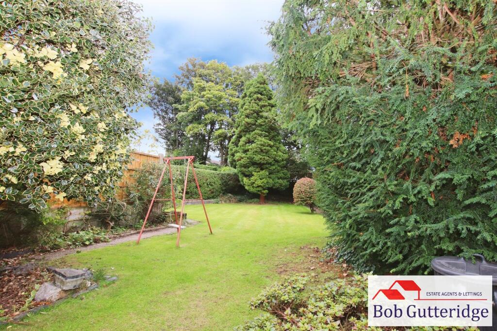 ENCLOSED REAR GARDEN