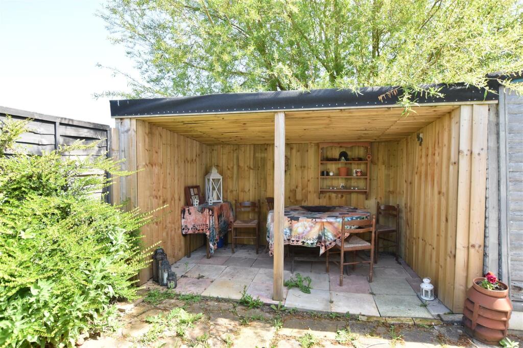 UNDER COVER ALFRESCO AREA