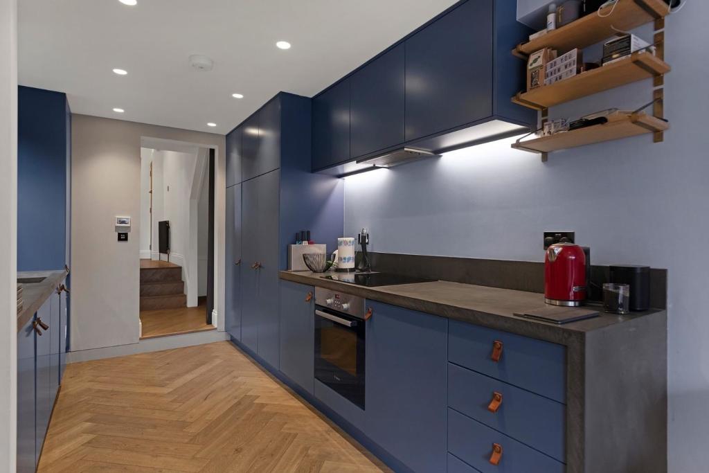 Kitchen (2).jpg