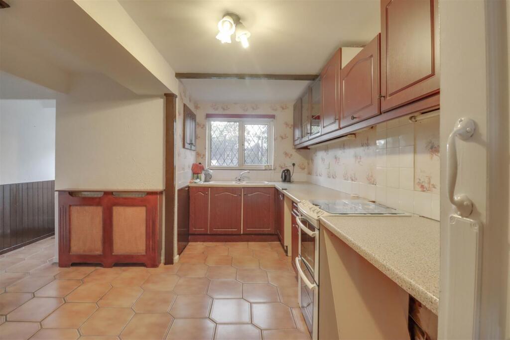 111 ALDERNEY GARDENS WICKFORD-11.jpg