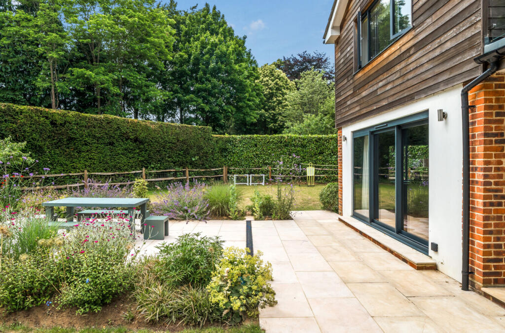 1310935-5-685c444...