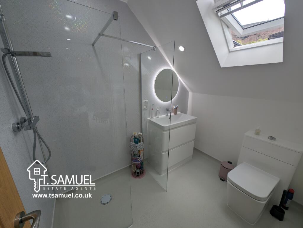 Ensuite bedroom 2