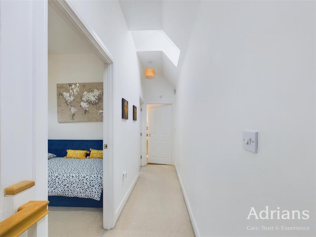 FIRST FLOOR LANDING