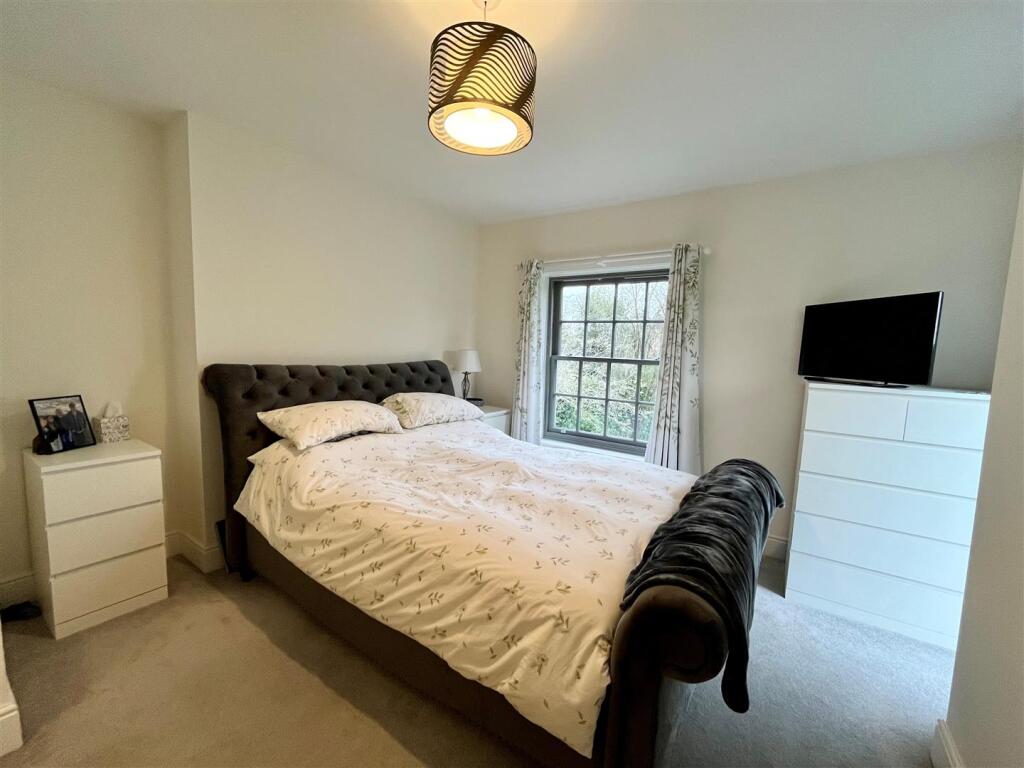 6. Bedroom1.jpg