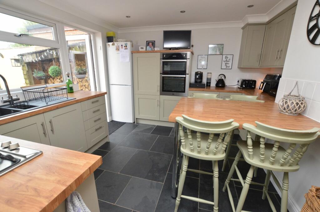 Kitchen/B'Fast Room