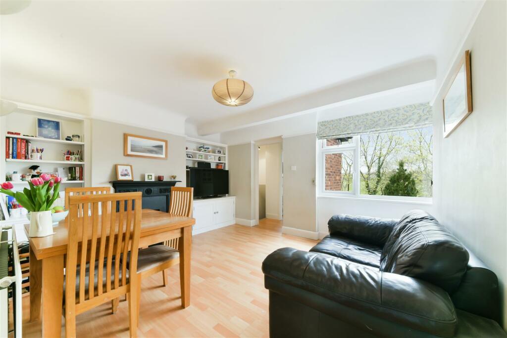 Living/Dining Area