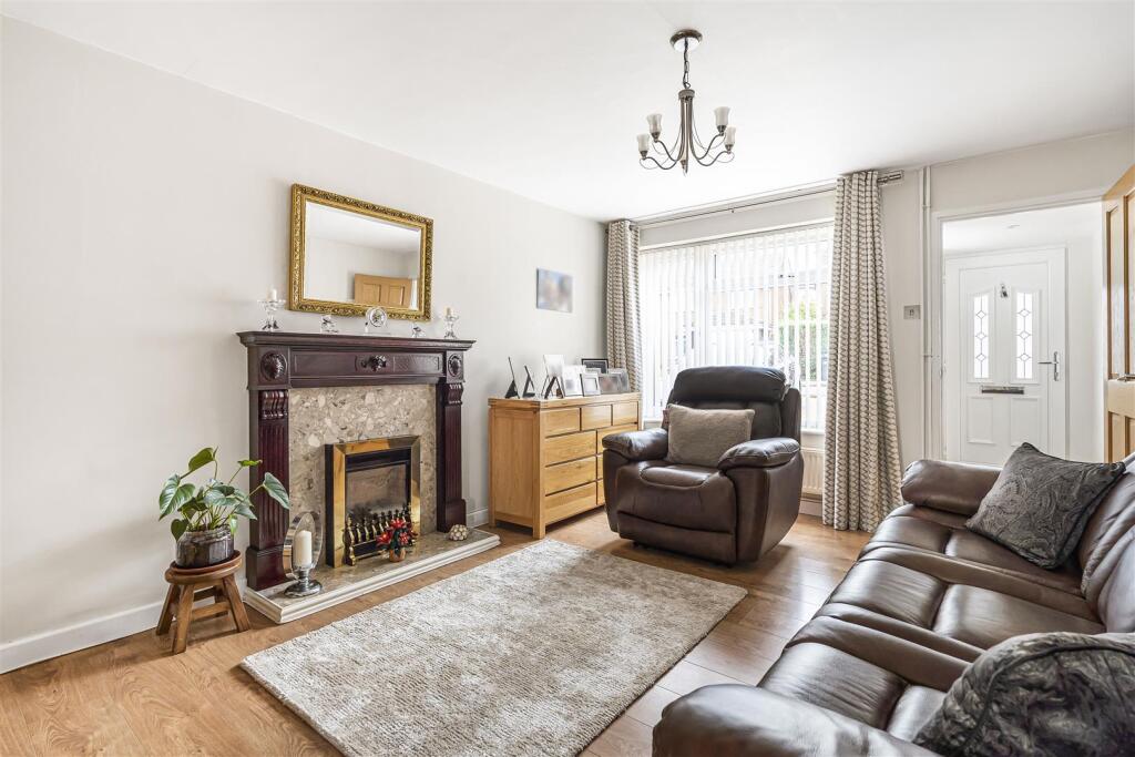 13 Grenadier Road