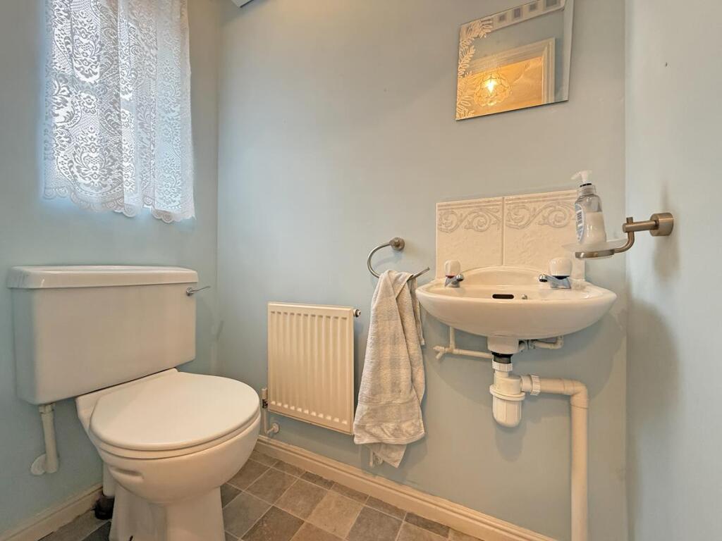 Aberdeen Avenue 23 - WC.jpg