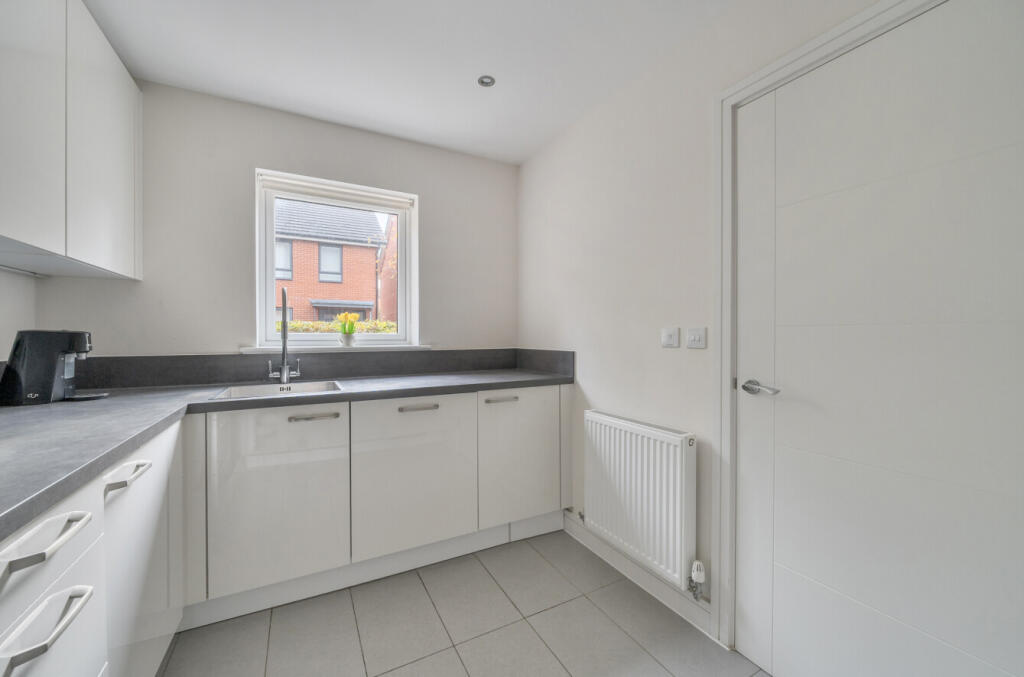 1372440-13-690370...