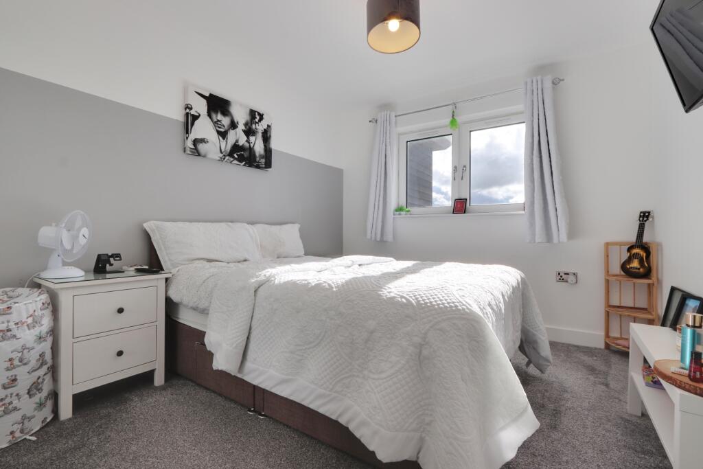 EweMove Basingstoke Edmund Court Bedroom