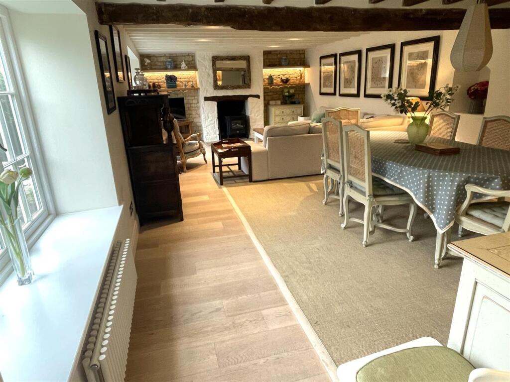 Sitting and Dining Areas.JPG