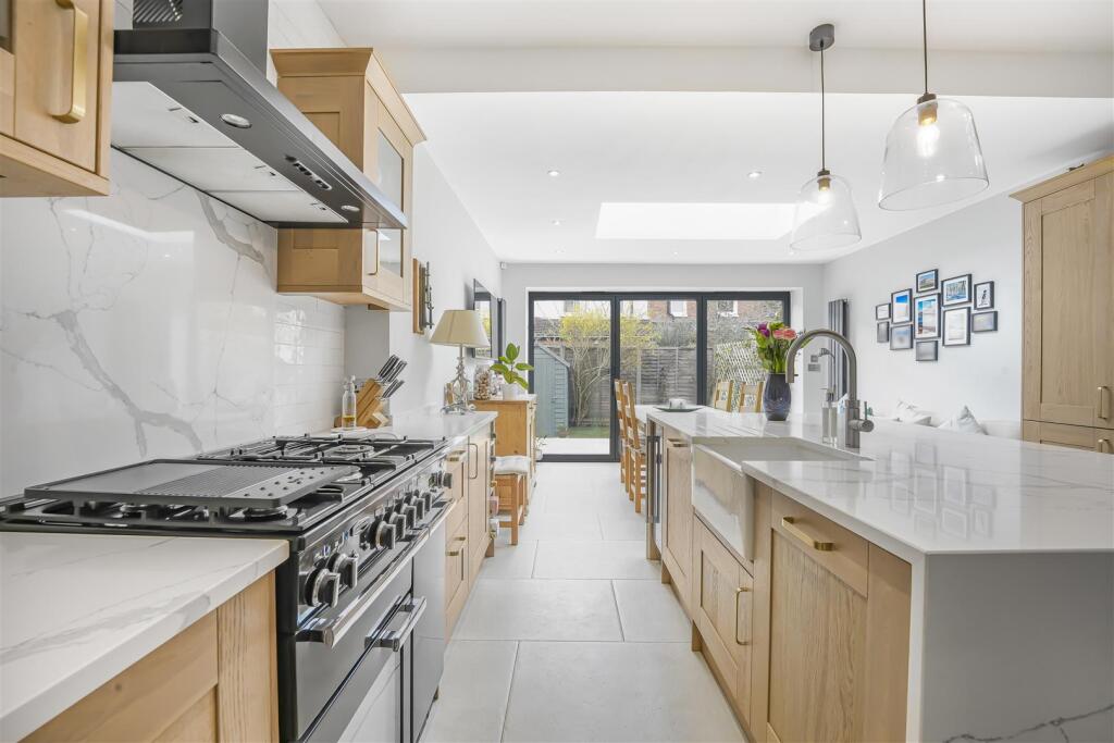 Kitchen &amp; Family Room