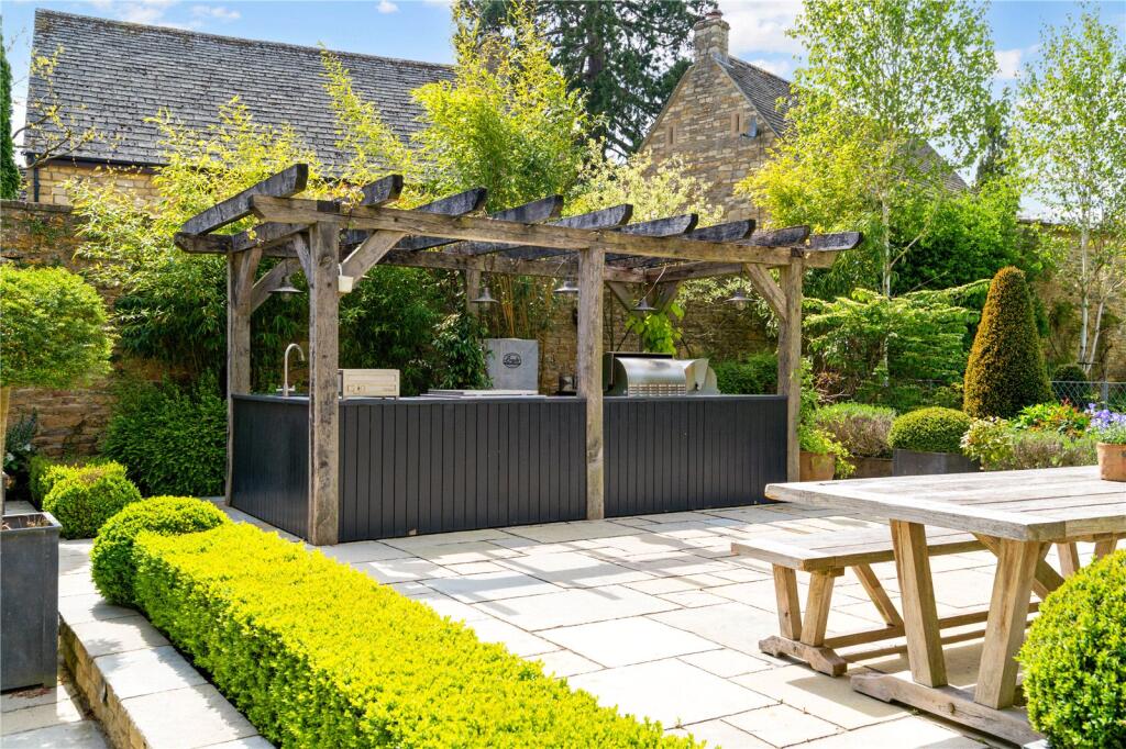 Outdoor Kitchen