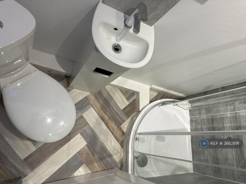 Bedroom With Ensuite And Kitchenette