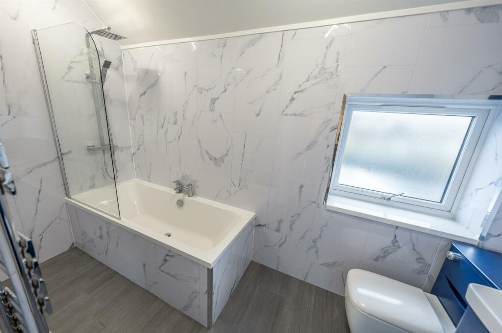 BATHROOM/WC