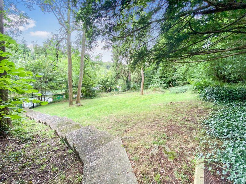 COMMUNAL GARDEN WITH STEPS TO THE GAR...