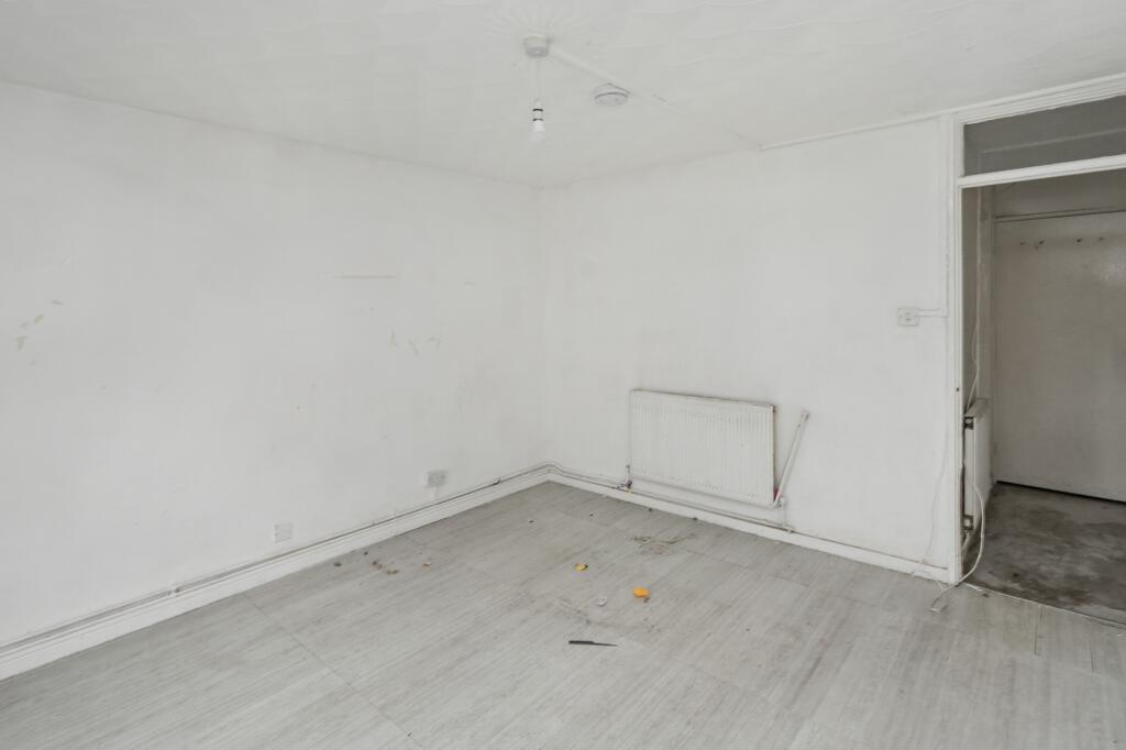 35 Eldeland, Basildon, Essex, SS15 5JG