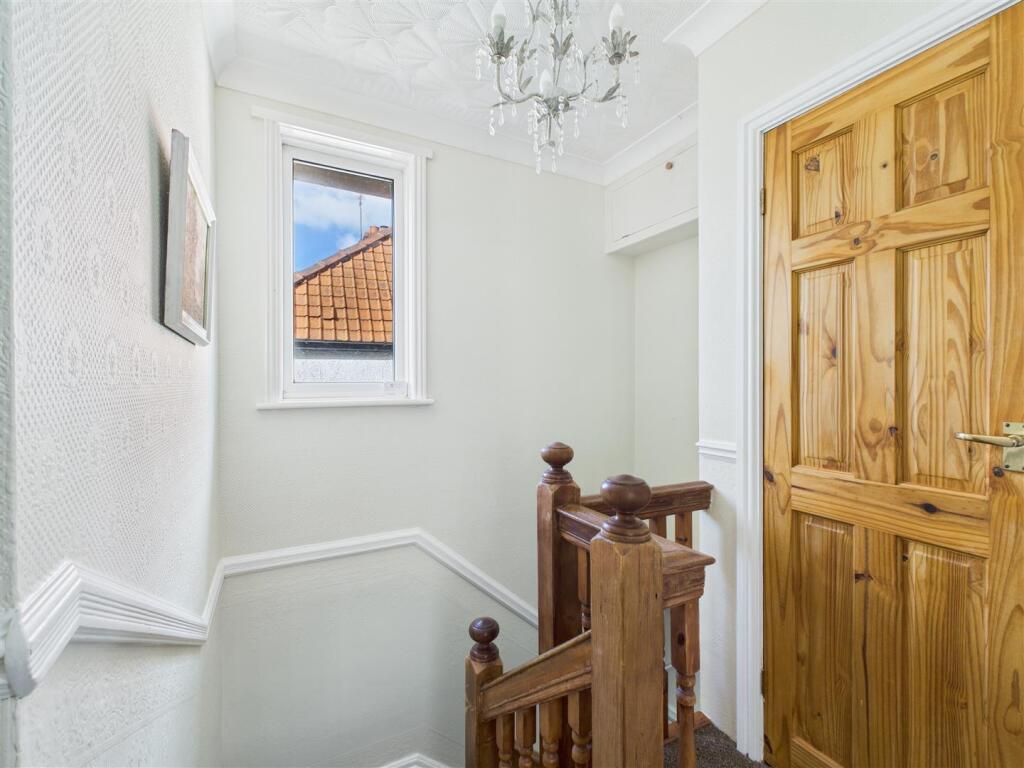 FIRST FLOOR LANDING