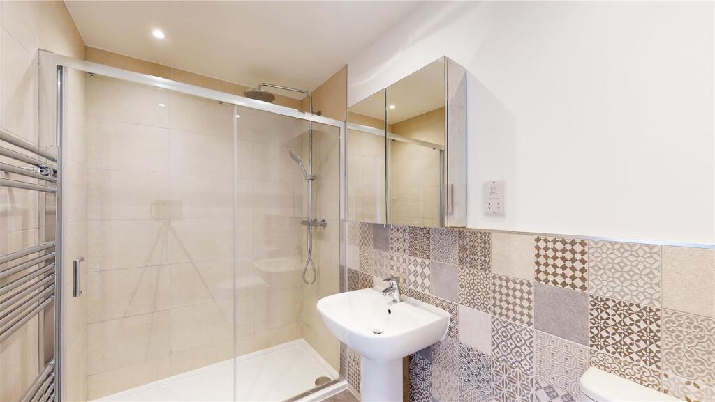 The Clayfields 131 Bedroom One En Suite Shower Roo