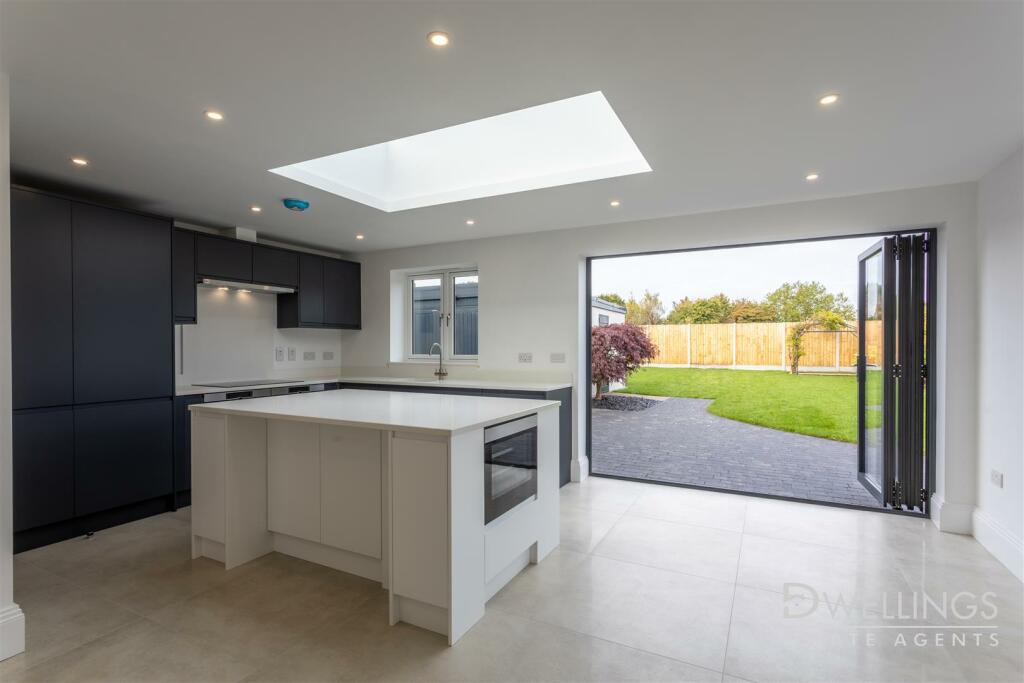 BEECH DRIVE - OPEN PLAN KITCHEN