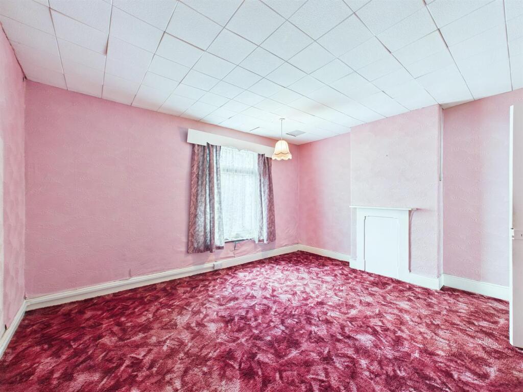 6 - Terraced House for Auction, Kingswood.jpg