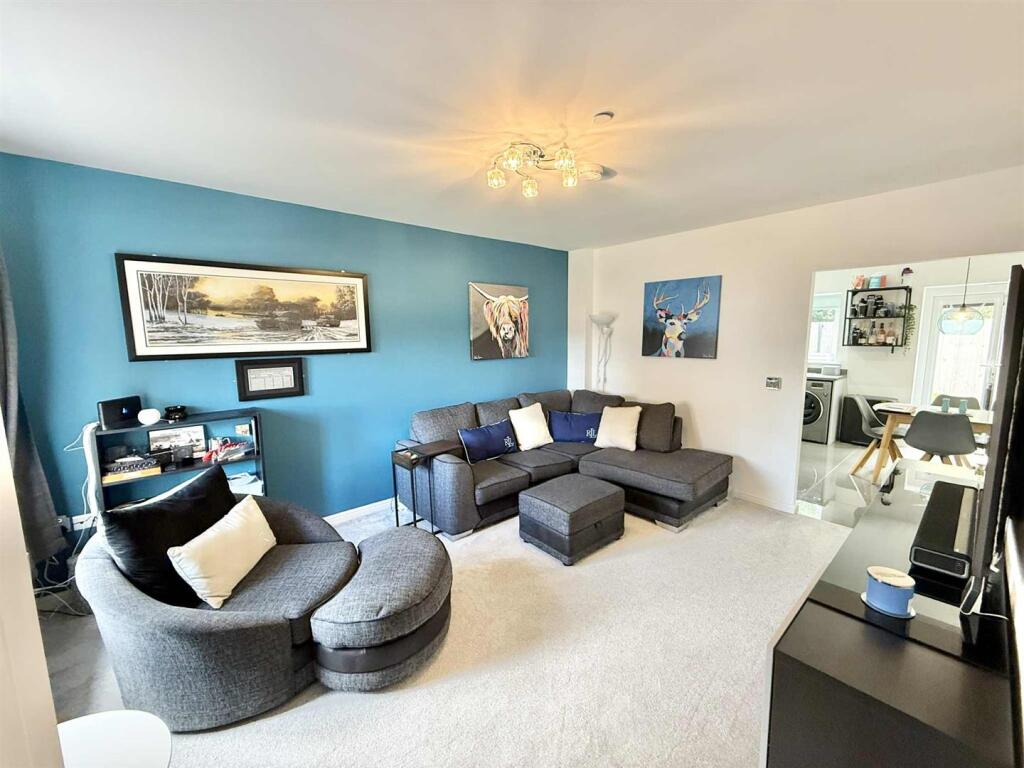 lounge-1.jpg