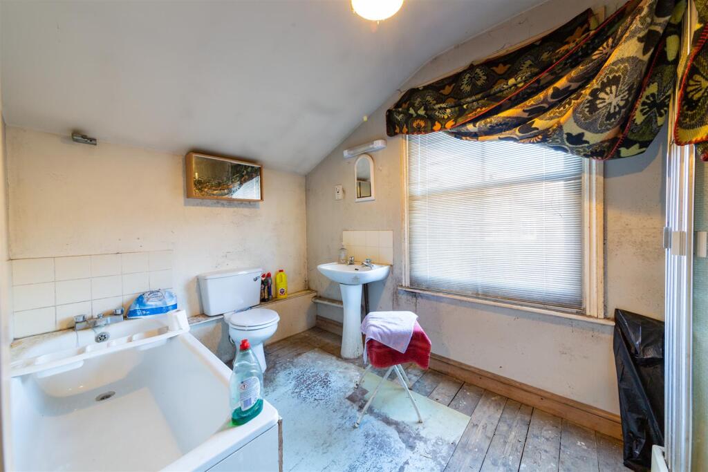 20 Hoyle road SW17 0RS-11.jpg