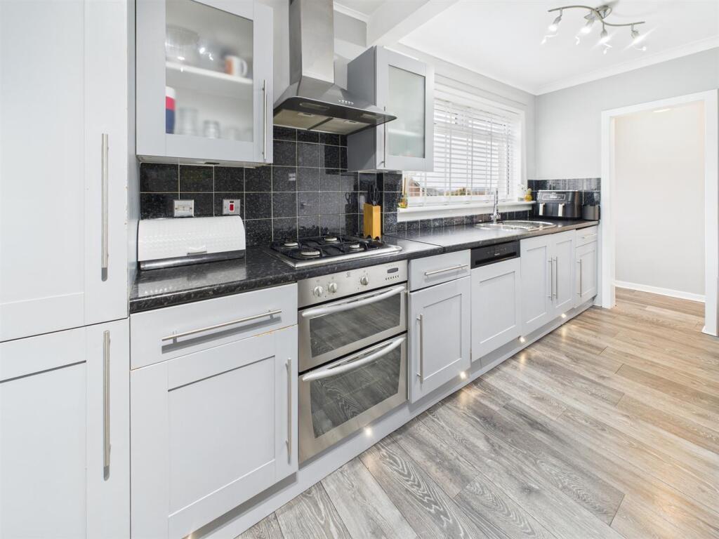 CAM03782G0-PR0230-STILL013_alt.jpg