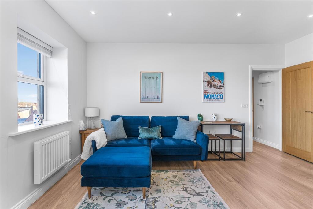 Flat 8, 30 Crouch Street, Banbury-14.jpg