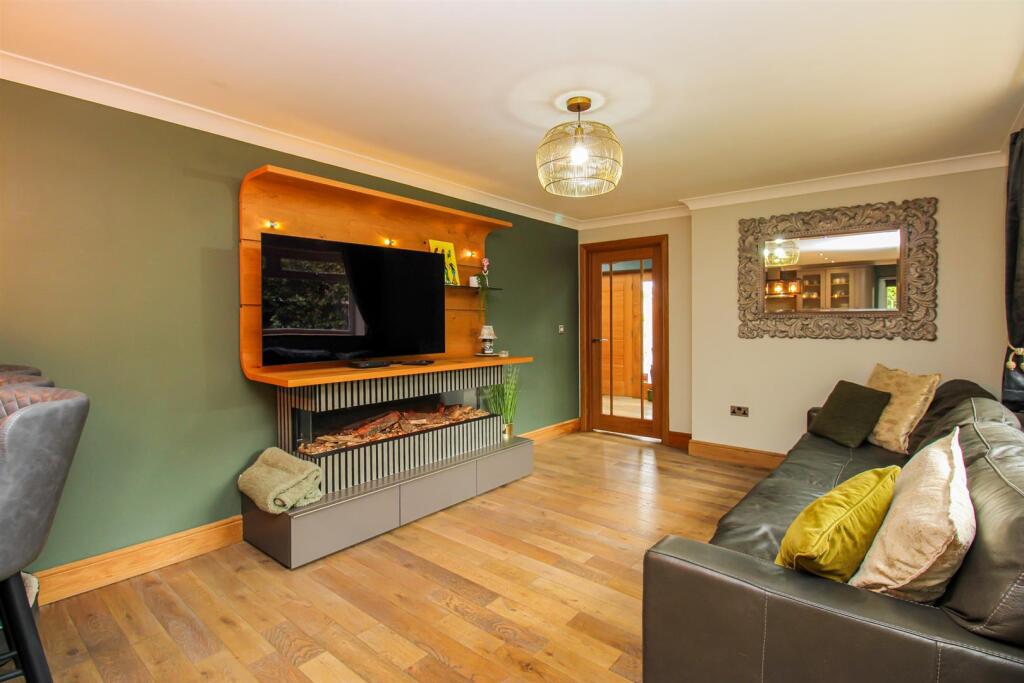 OPEN PLAN KITCHEN/DINING/LIVING ROOM