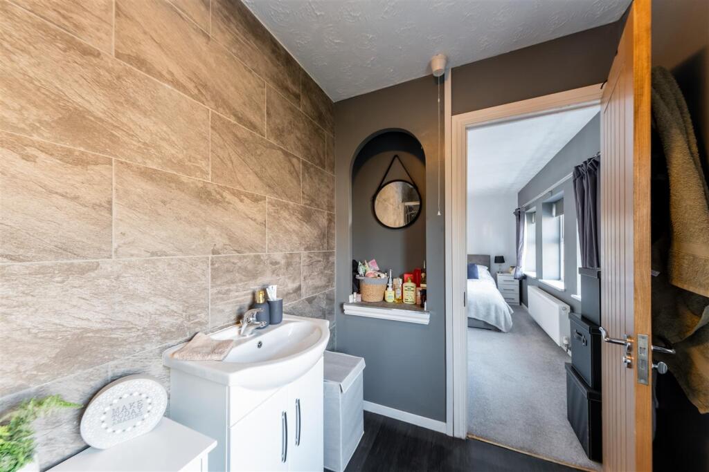 10 Minster Close-022.jpg