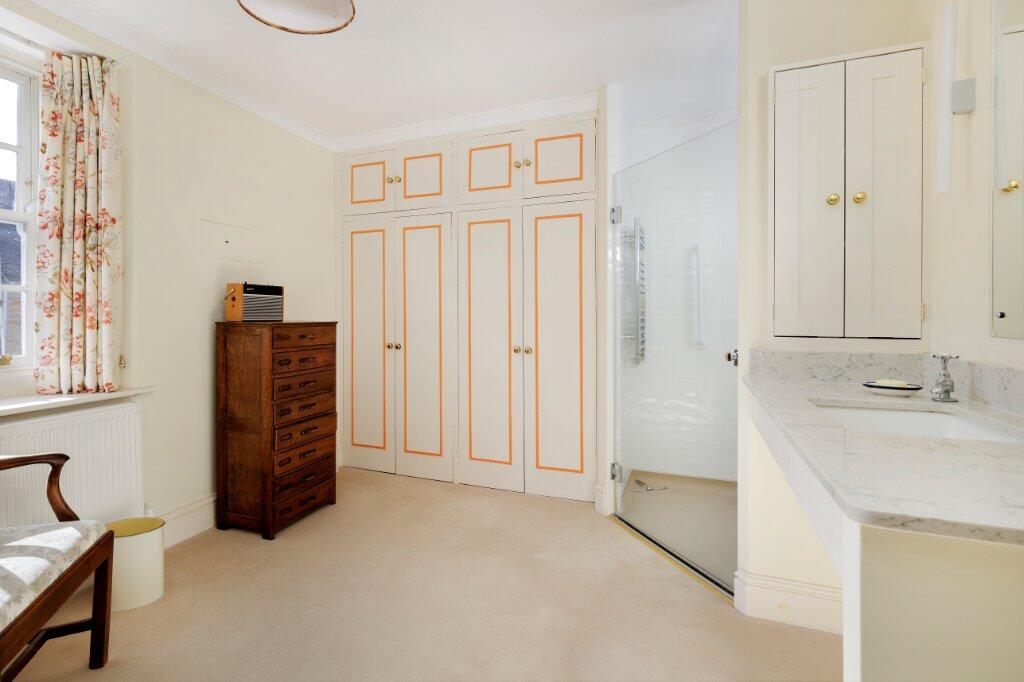 Principal Shower Rm