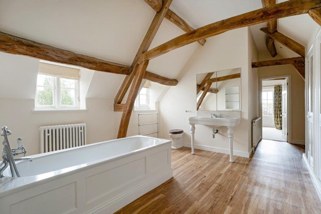 Longcot House - Bathroom.jpg