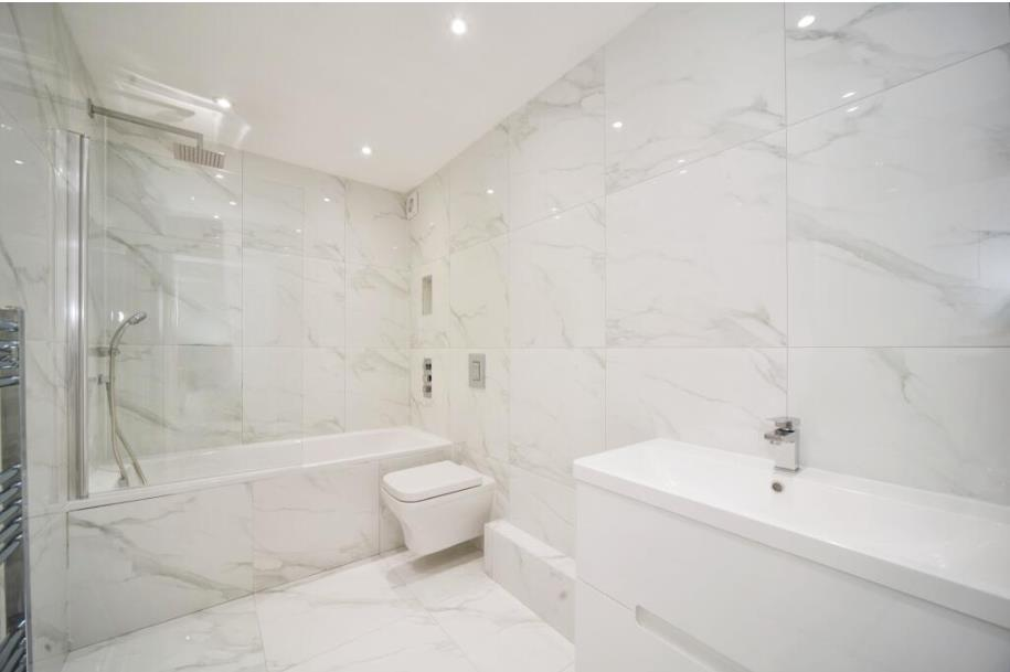 main bathroom .png