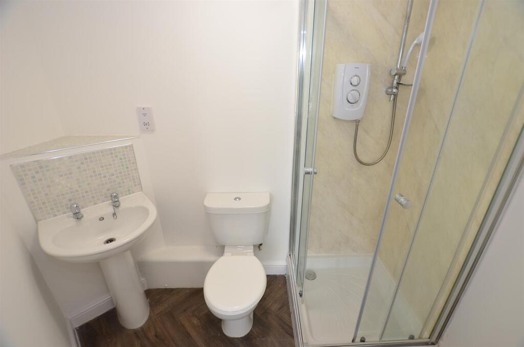 Shower Room/En Suite