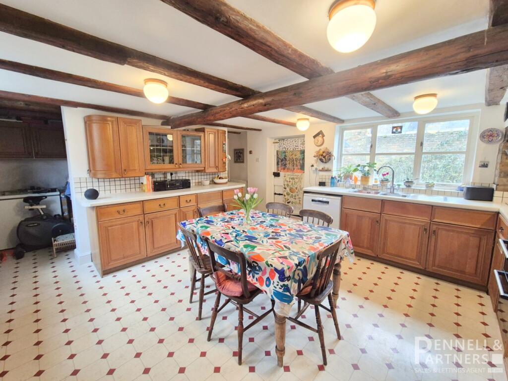 kitchen/breakfast room 