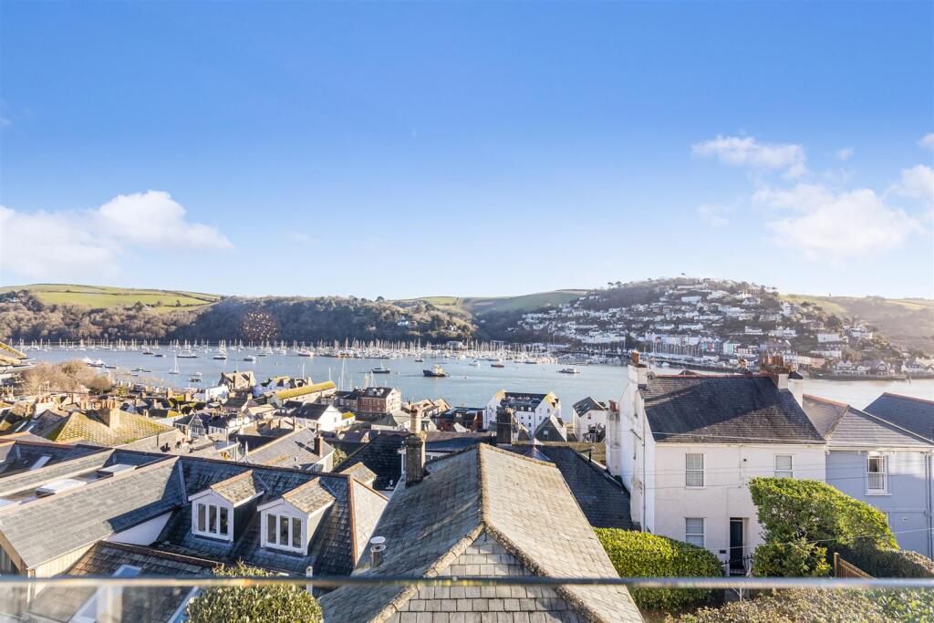 A04 - 44 Above Town Dartmouth - 250130.jpg