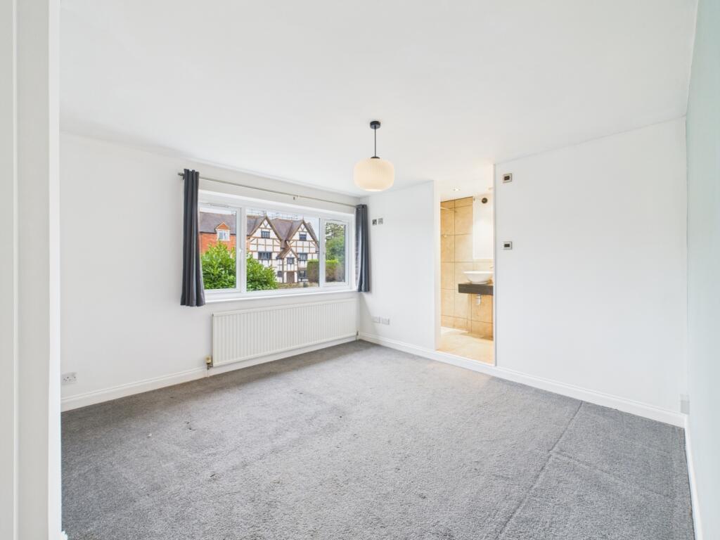 CAM01791G0-PR0202-STILL013