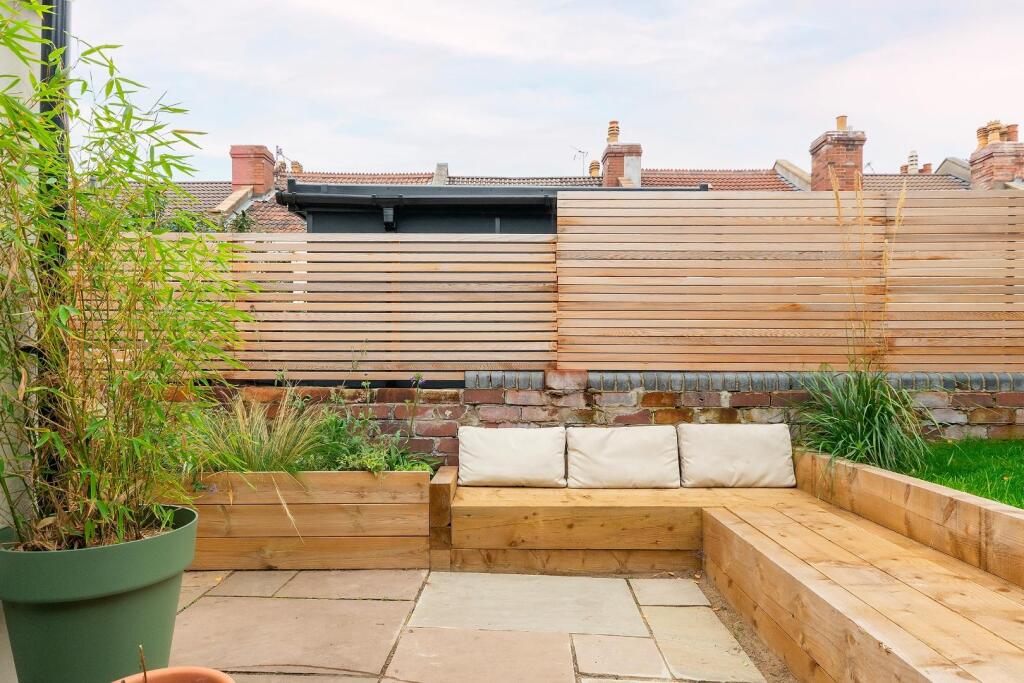 0C2RBN - External B.jpg