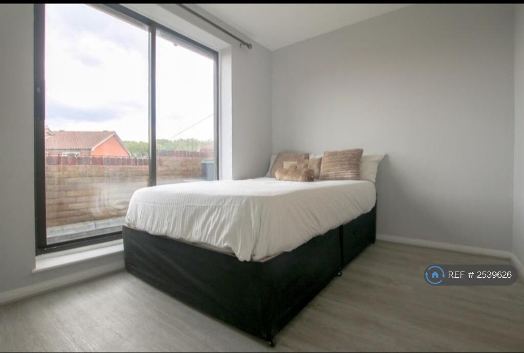 Top Bedroom With Balcony