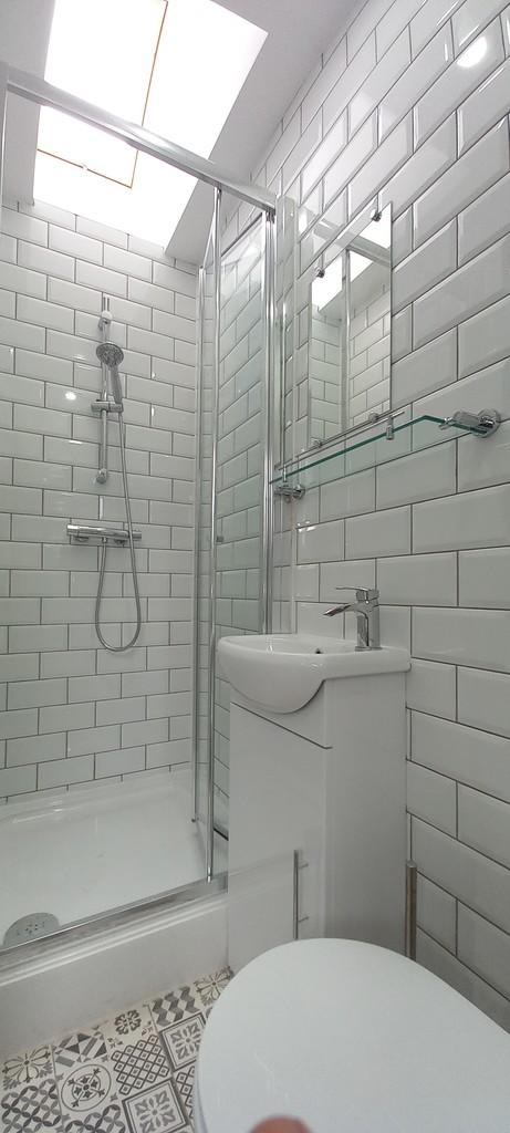 ROOM 5 EN-SUITE 