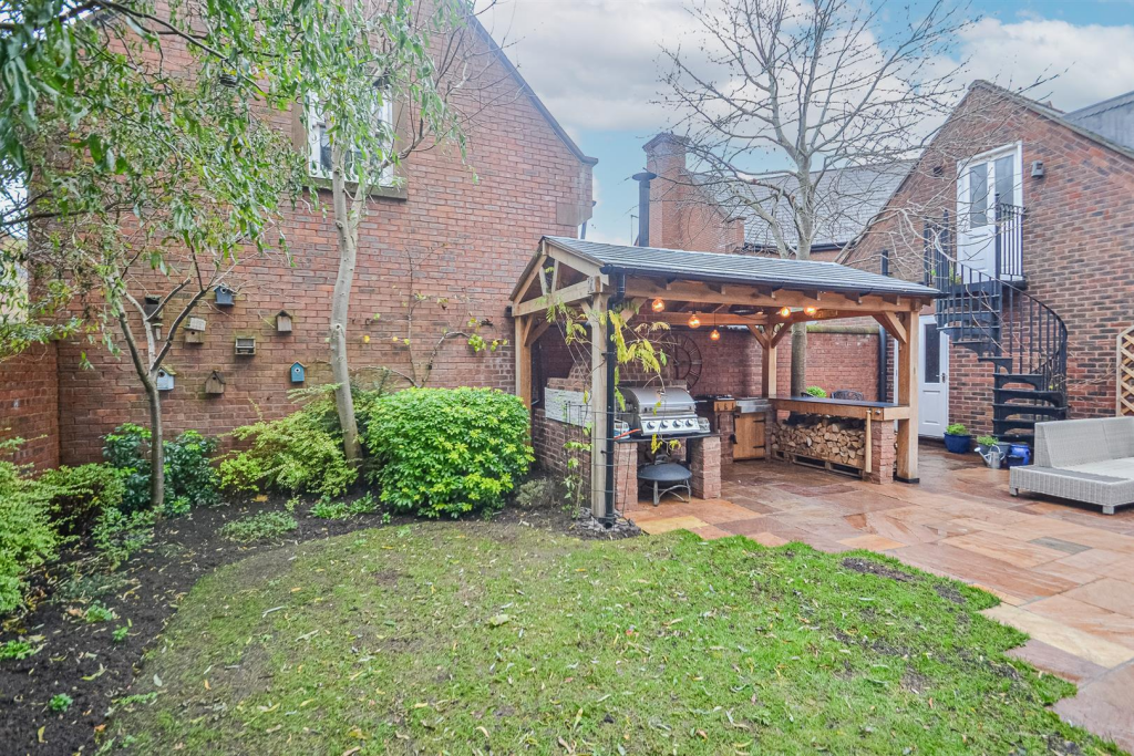 Walled Garden &amp; Outside Kitchen