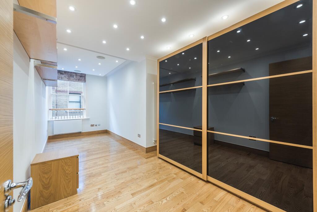 Bloomsbury Square 7-