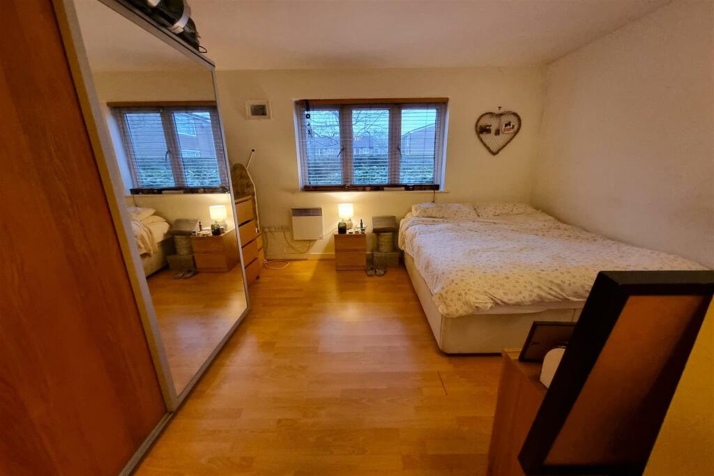 BEDROOM 1: PIC. 1