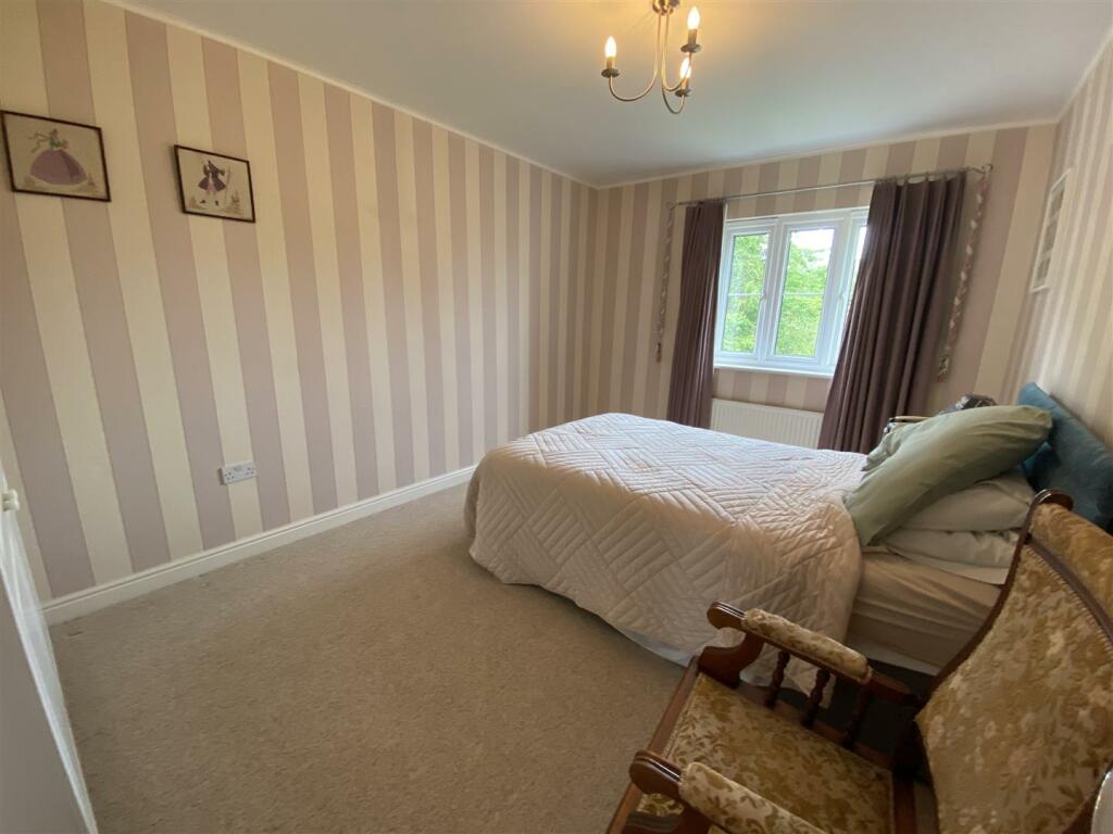 BEDROOM 2