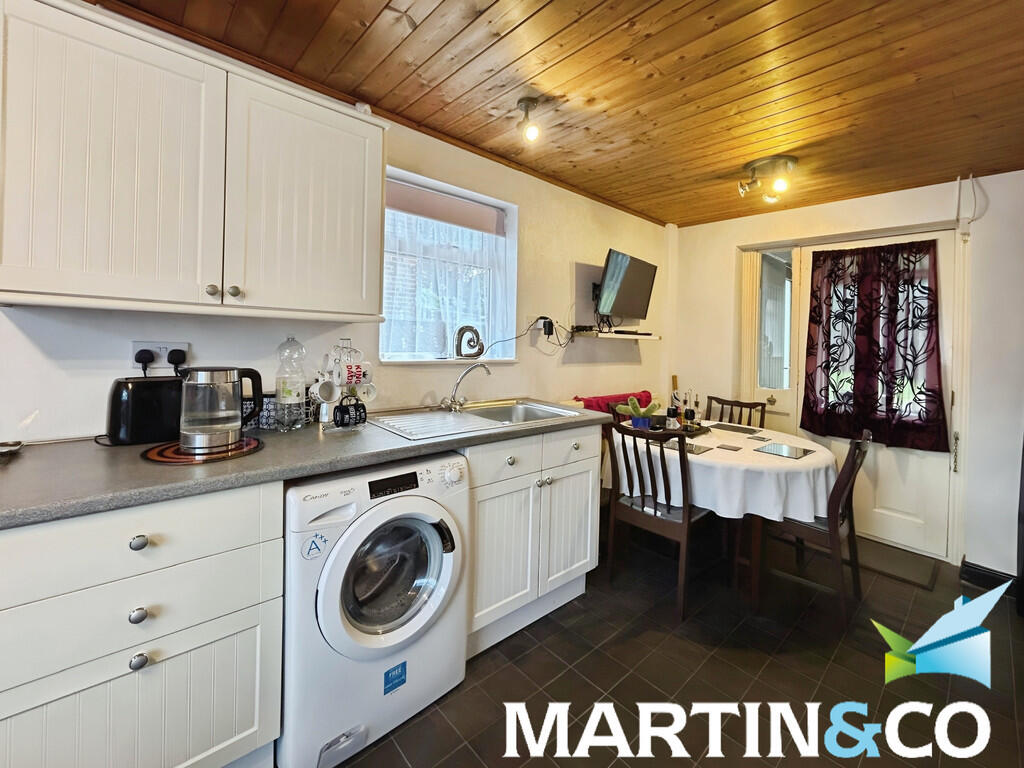 1e89b197-IMG-2025...