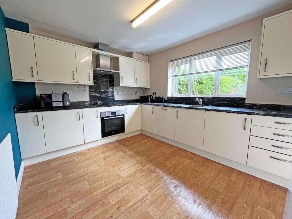 Kitchen 1.jpg