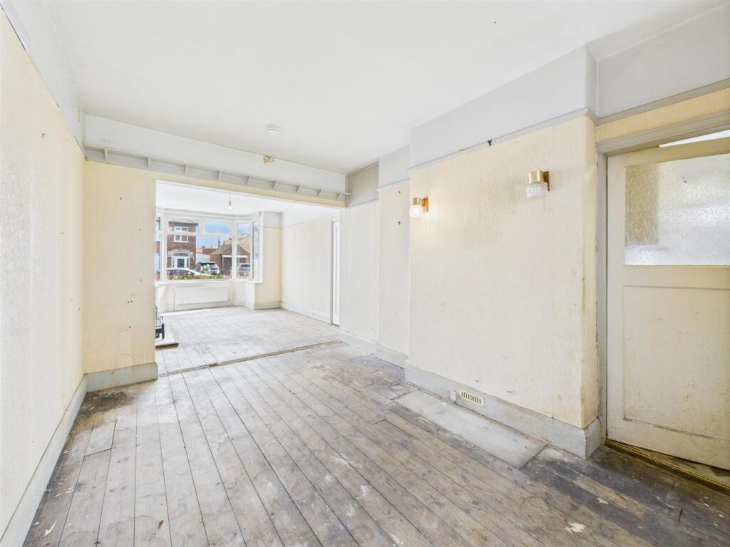 Dining room: