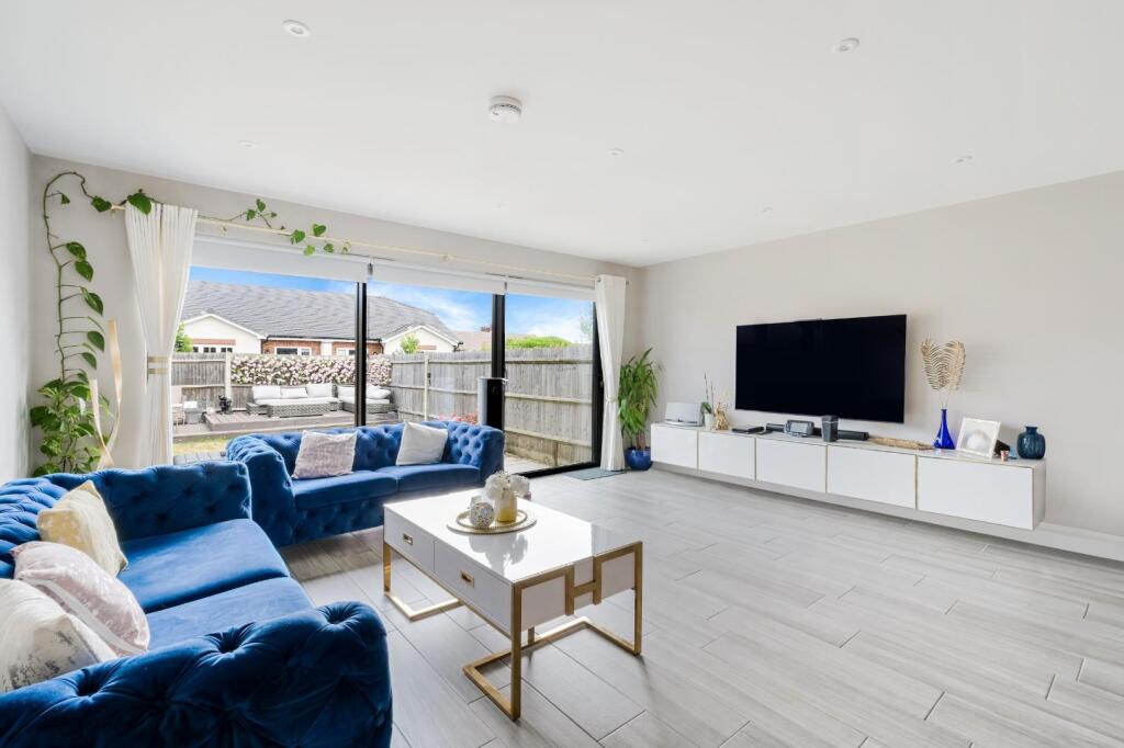 CHESSINGTON ROAD -10.jpg